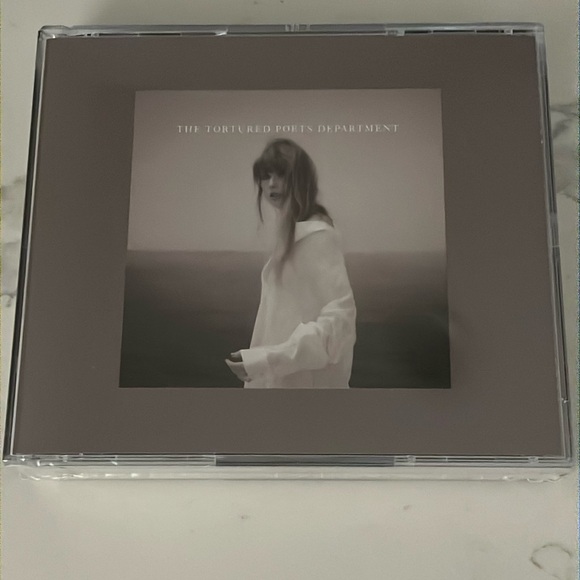 Sealed - The Albatross Taylor Swift Collectors Edition Deluxe CD 🤍🖤 - Picture 2 of 3